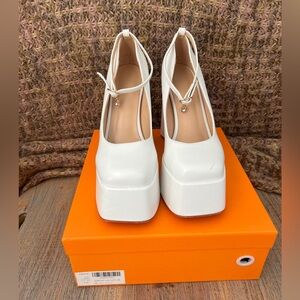 Mary Janes Type Platform Heels, Dress, Chunky/Block Shoes Sz 9.5, White, worn